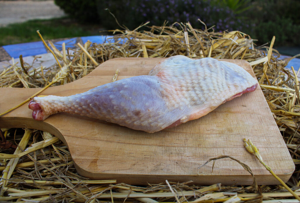 Cuisse de poulet fermier provenant de Maraussan, non loin de Béziers